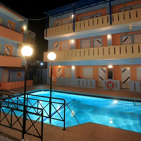 Aparthotel Happy Days 3*